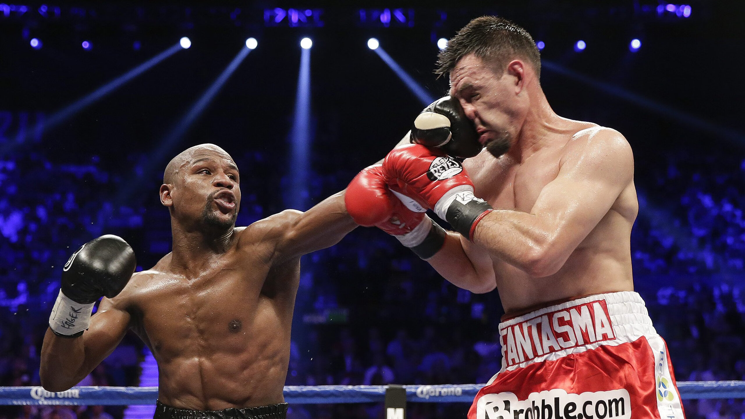 绿茵与硬木的交汇，当世界杯焦点战遇见CBA巅峰对决