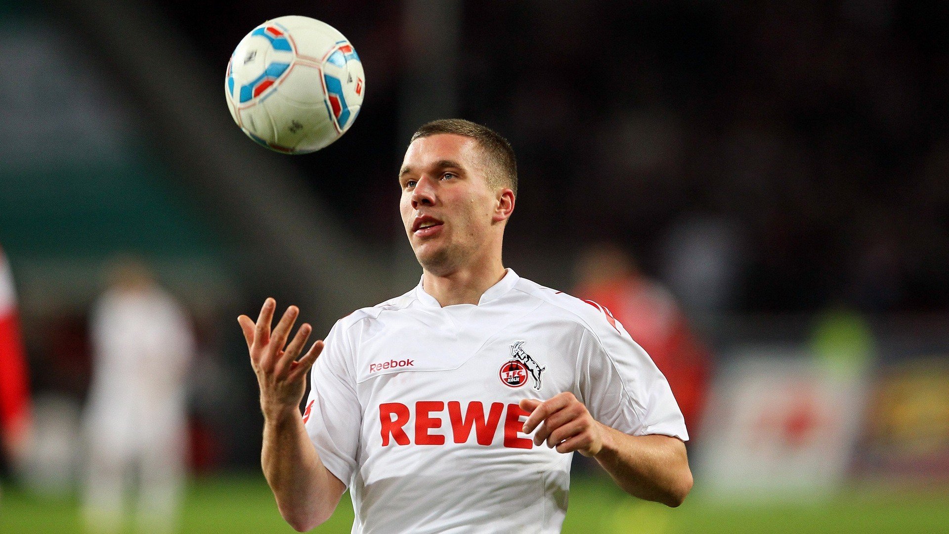 东方魔咒与北境之剑，凯恩一剑封喉，AC米兰跨过韩国险关